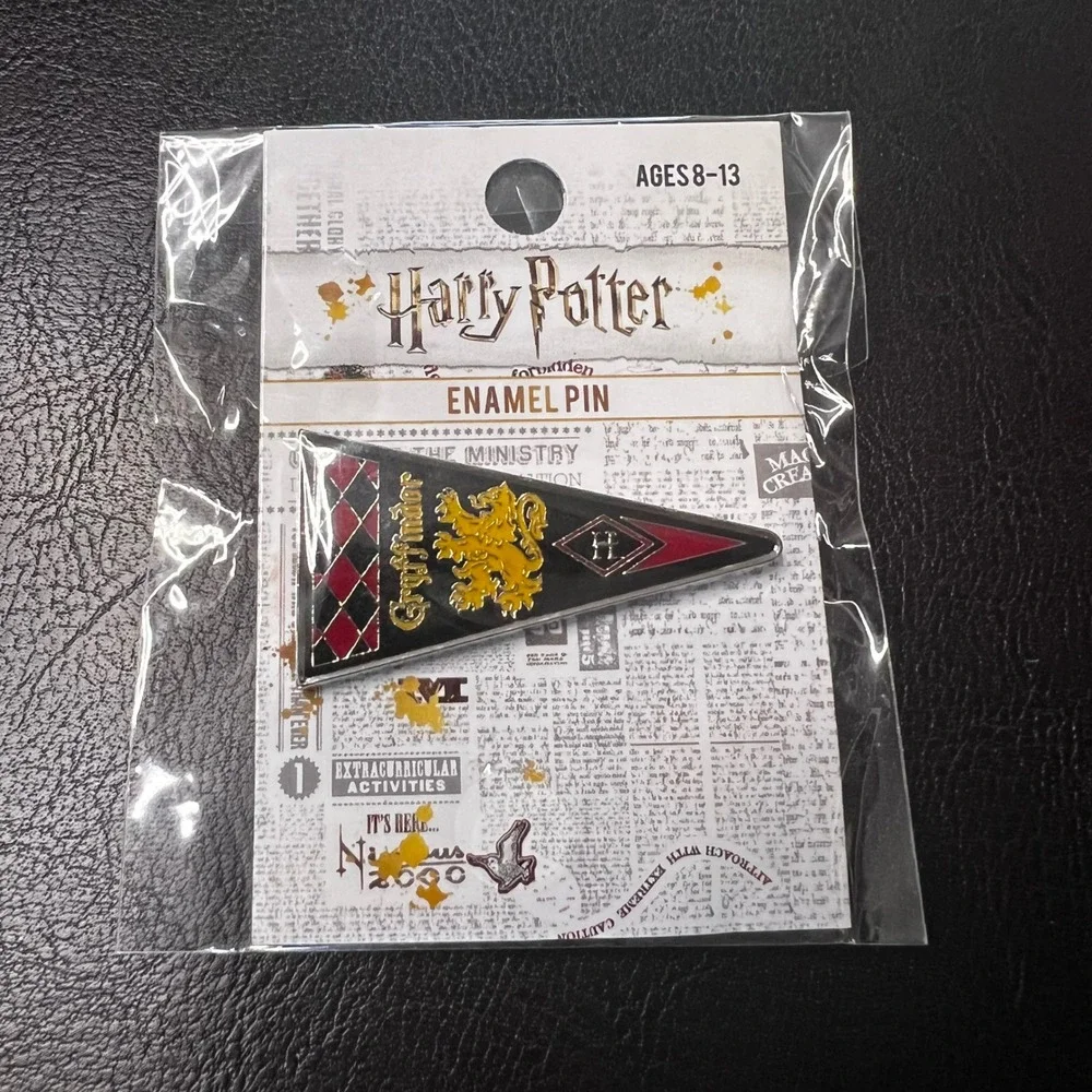 Harry Potter Gryffindor Enamel Pin Loungefly Ages 8-13 New on Card